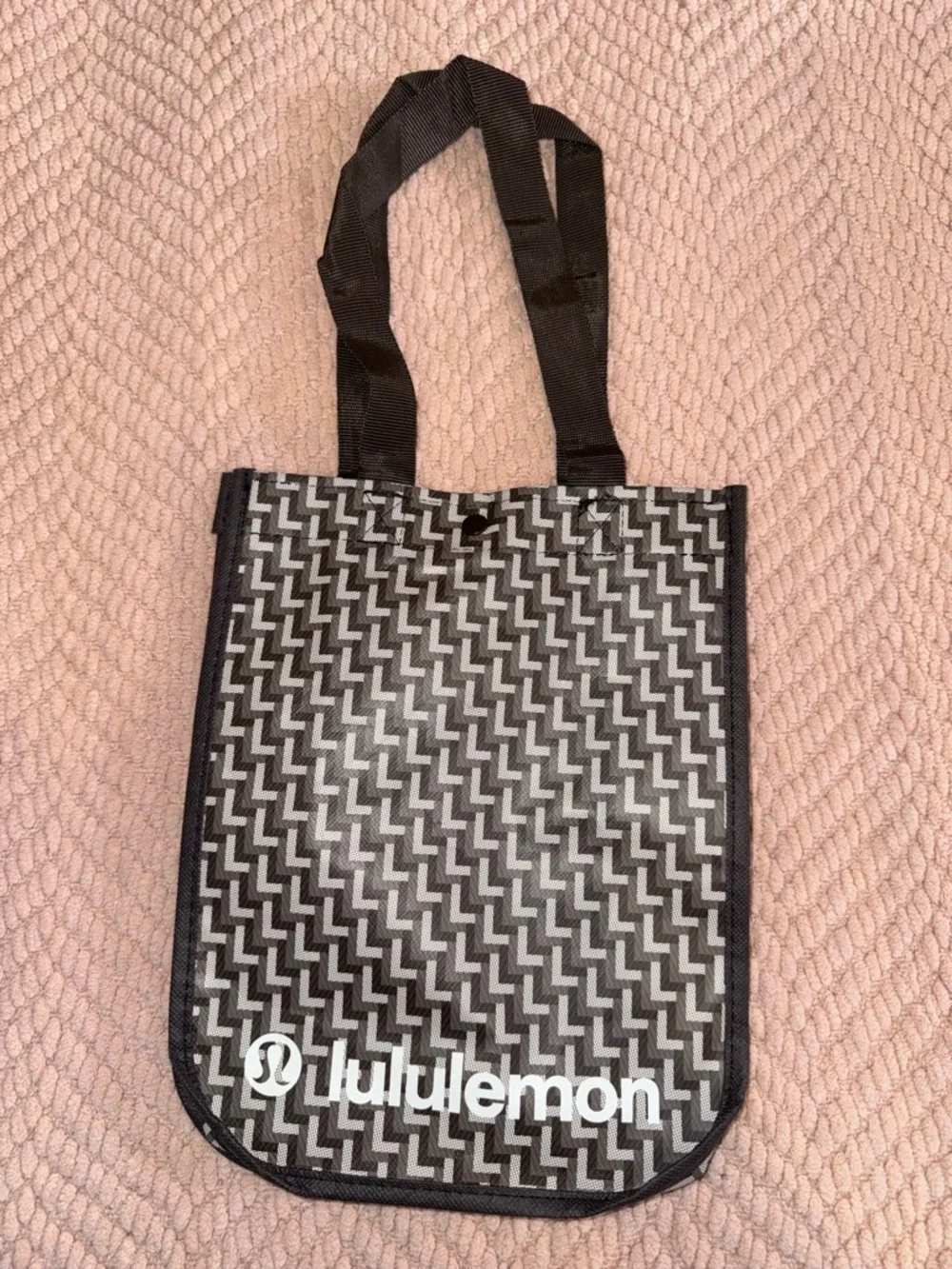 Lululemon store merchandise reusable bag small